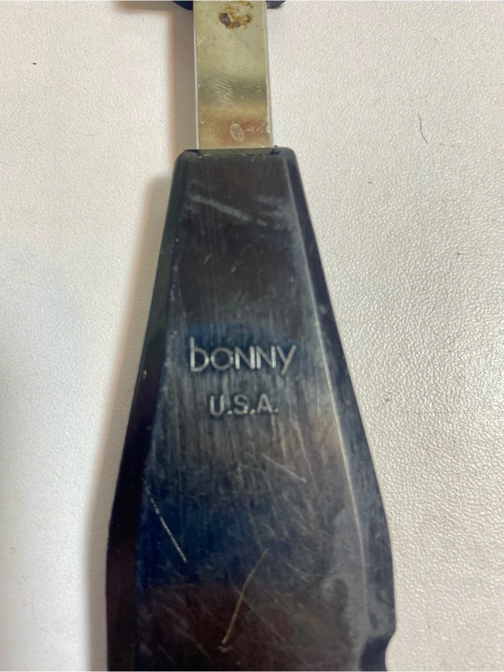 Bonny black serrated